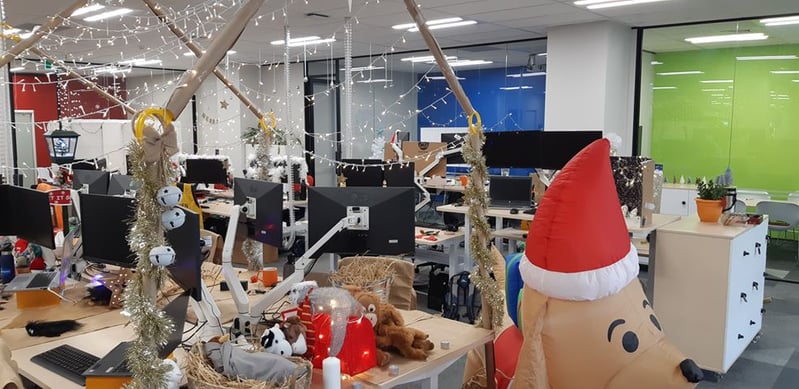 Office holiday desk decorations